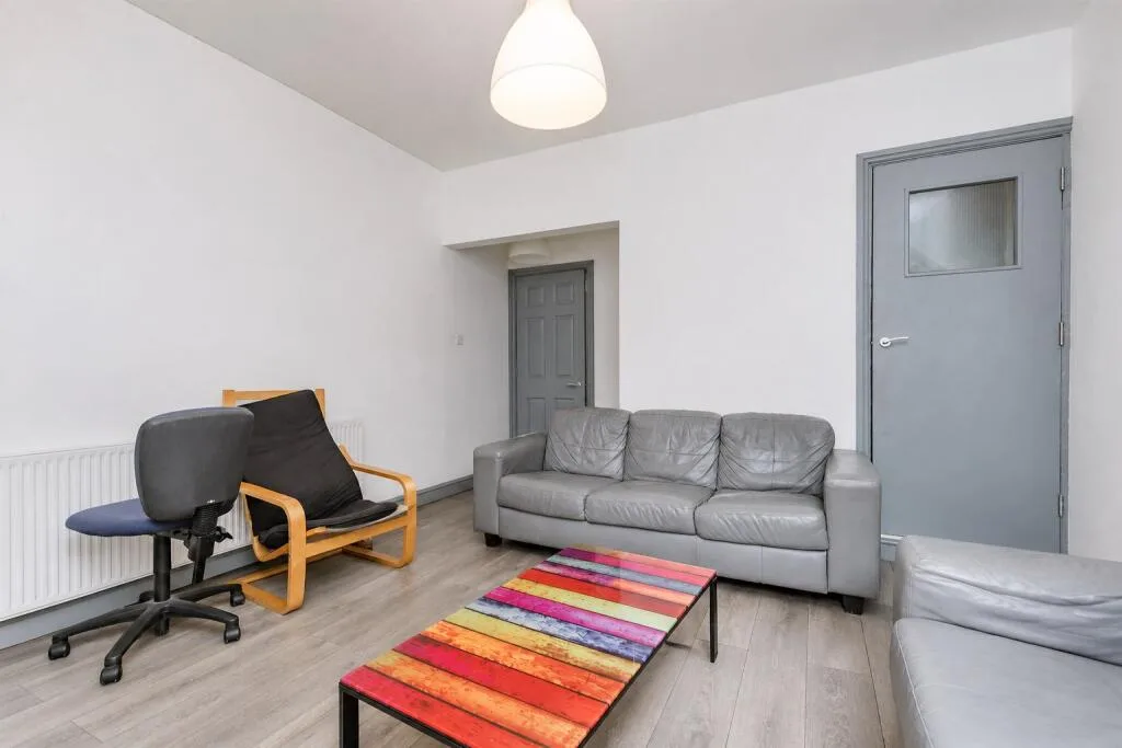 6 bedroom house for rent