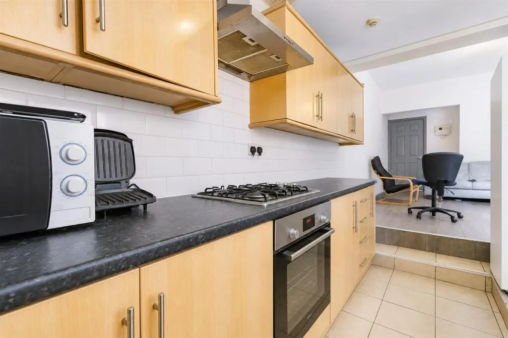 6 bedroom house for rent