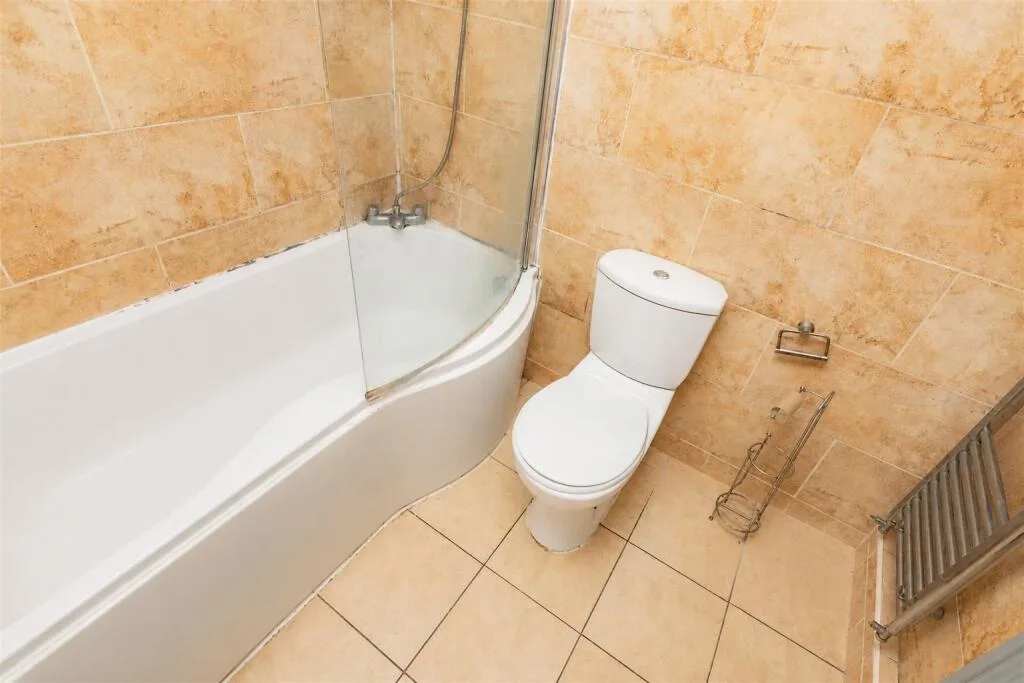 6 bedroom house for rent