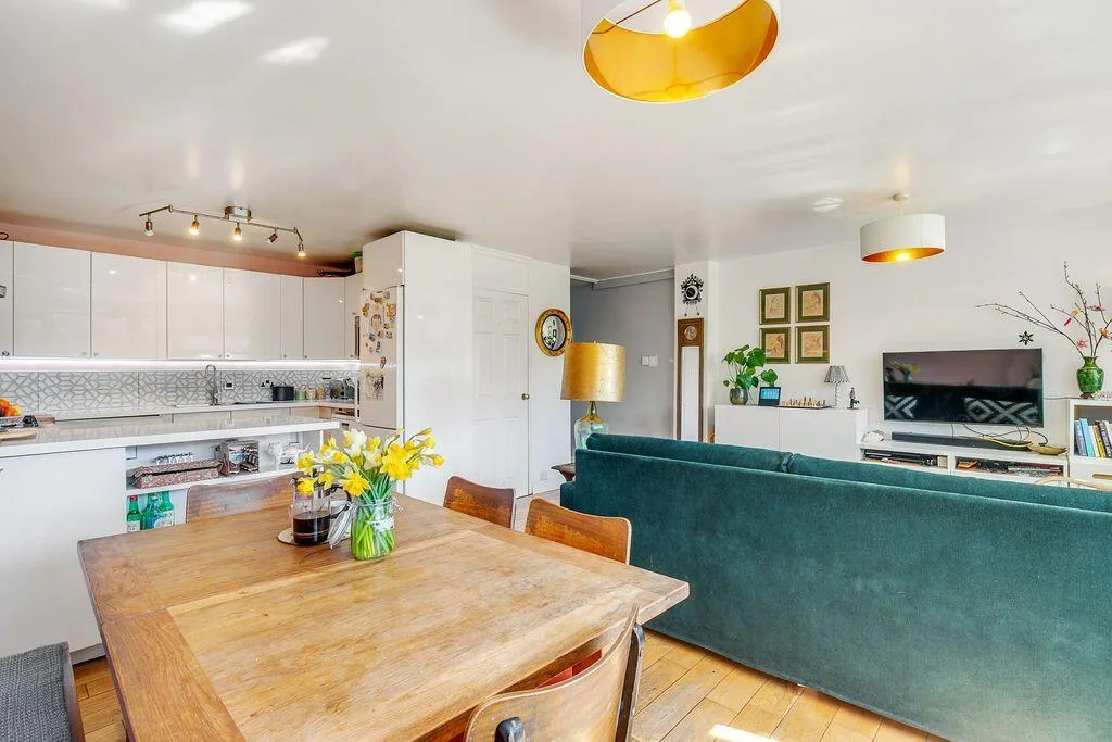 3 bedroom flat for rent