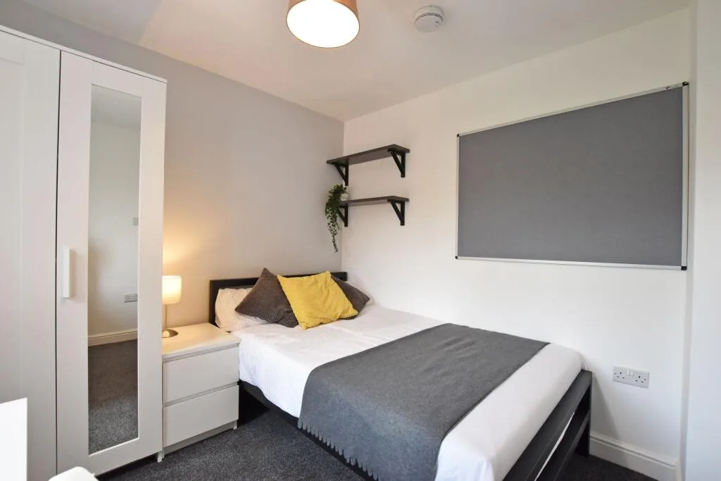 6 bedroom terraced house for rent