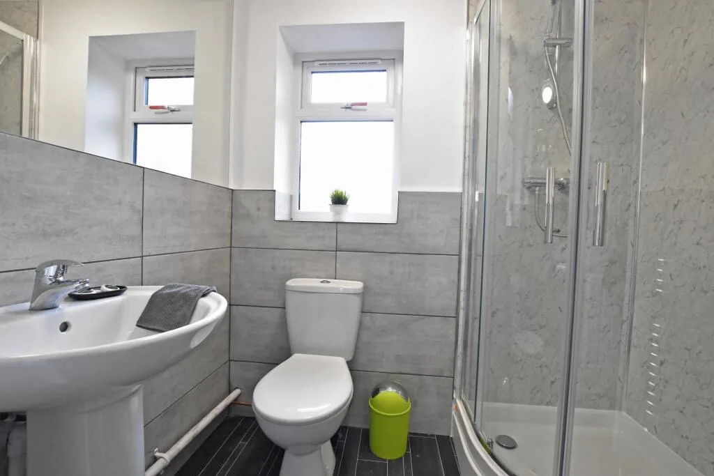 6 bedroom terraced house for rent