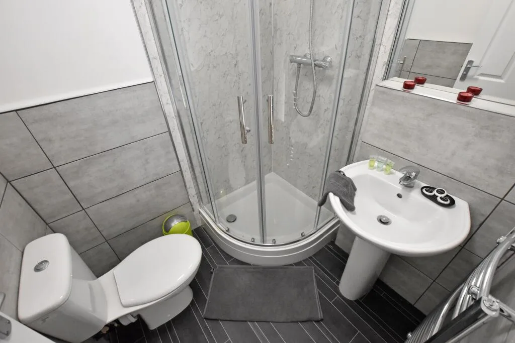 6 bedroom terraced house for rent