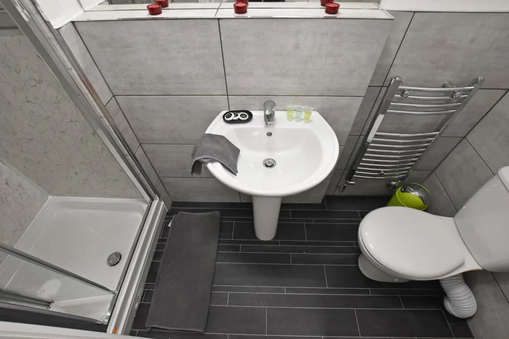 6 bedroom terraced house for rent