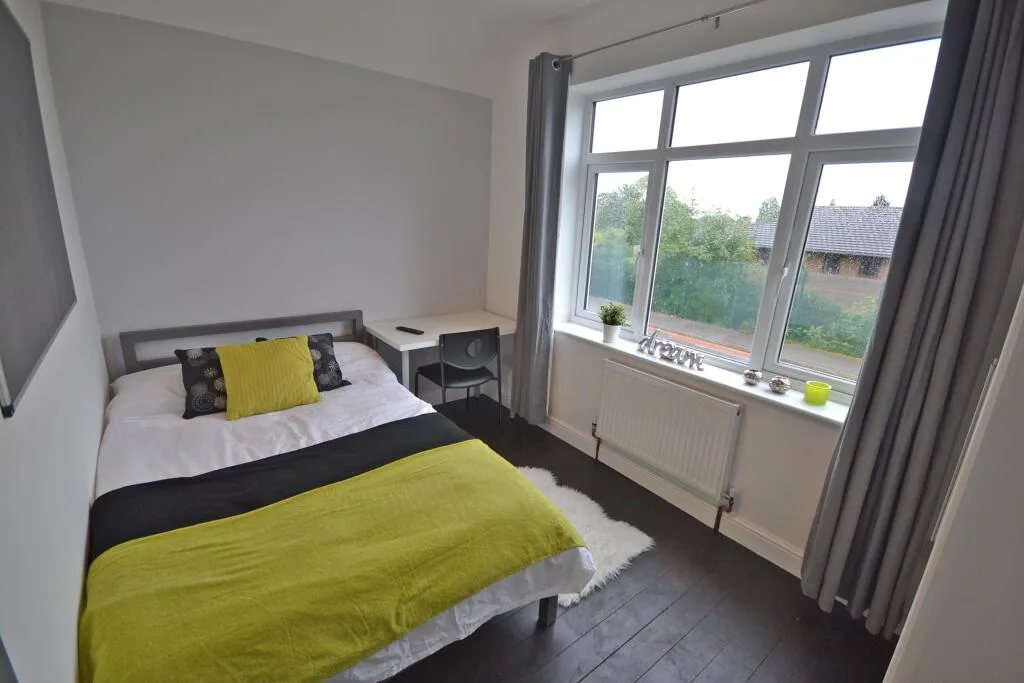 6 bedroom semi-detached house for rent