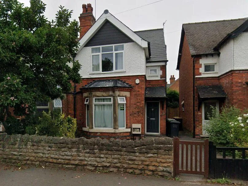 6 bedroom semi-detached house for rent
