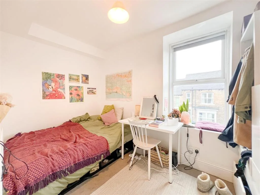 5 bedroom terraced house for rent