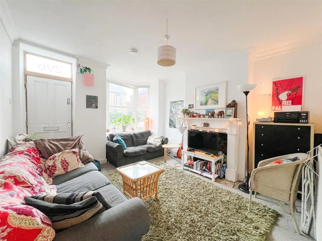 5 bedroom terraced house for rent