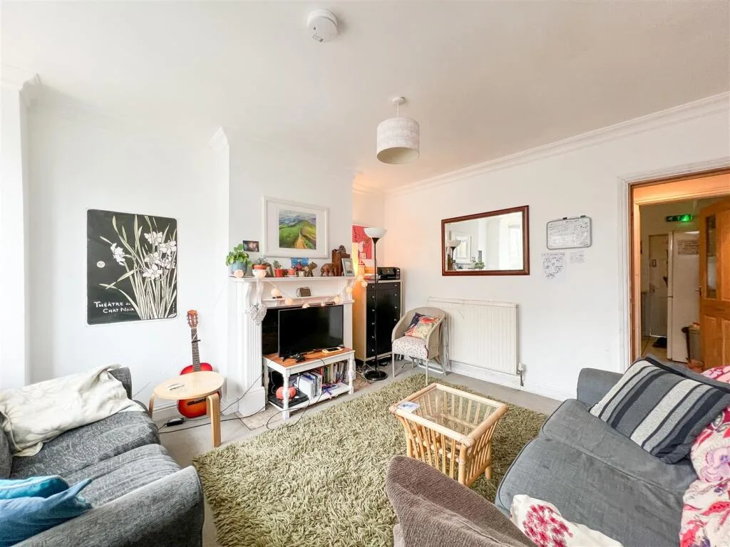 5 bedroom terraced house for rent