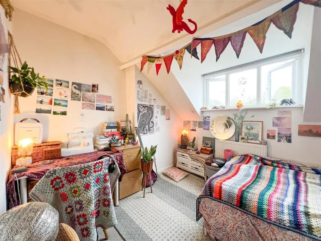 5 bedroom terraced house for rent