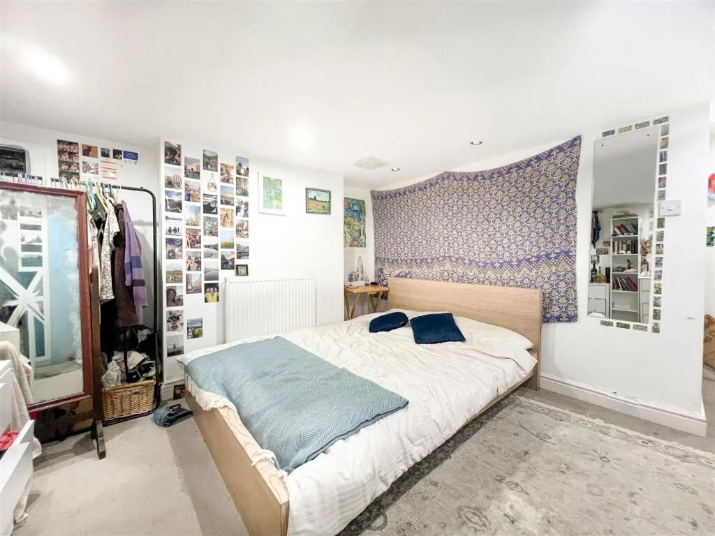 5 bedroom terraced house for rent