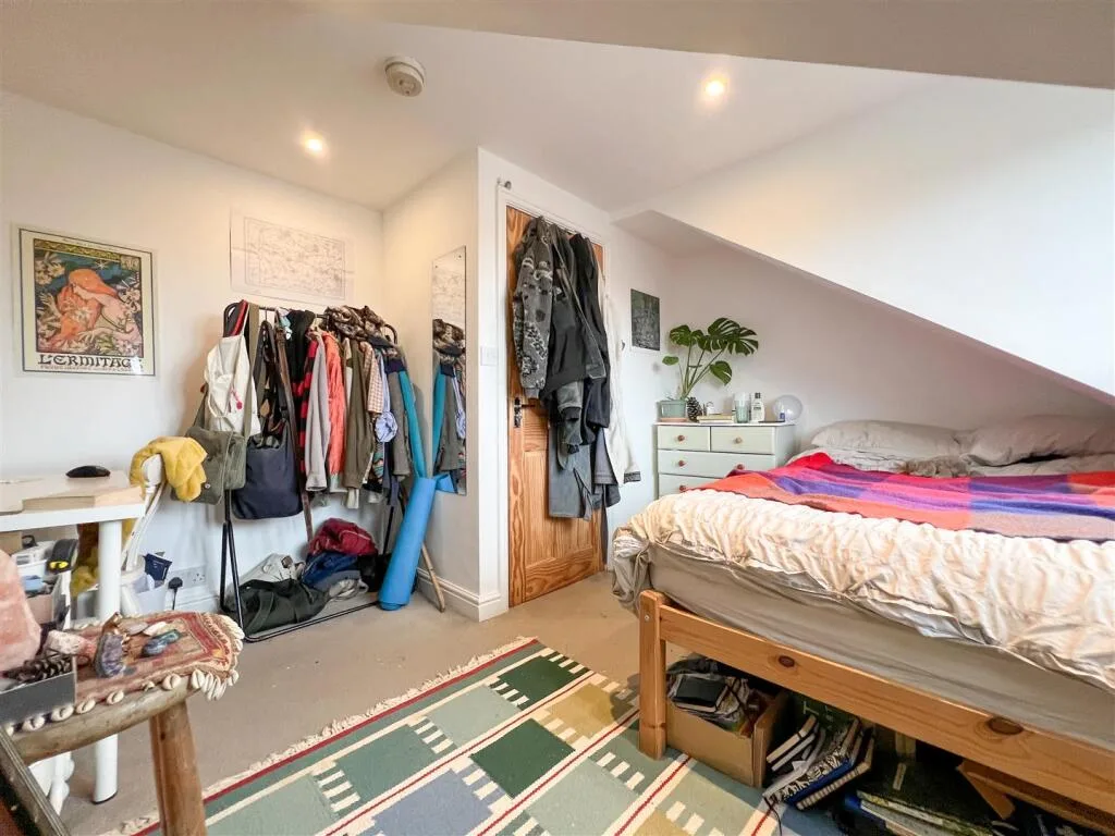 5 bedroom terraced house for rent