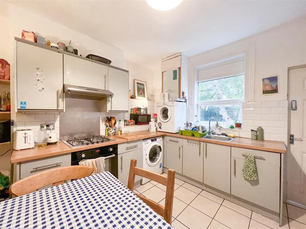 5 bedroom terraced house for rent
