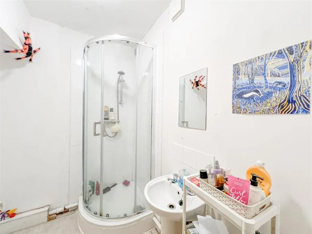 5 bedroom terraced house for rent