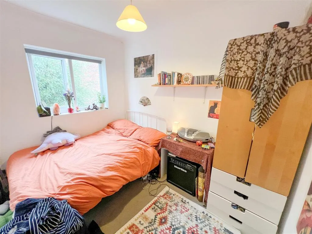5 bedroom terraced house for rent