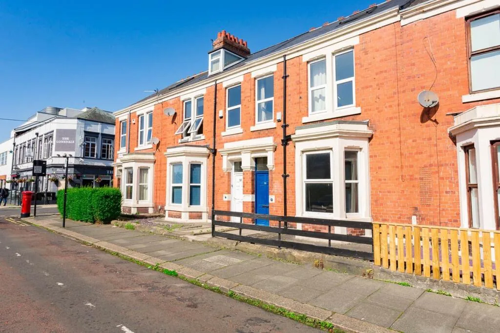 6 bedroom house for rent
