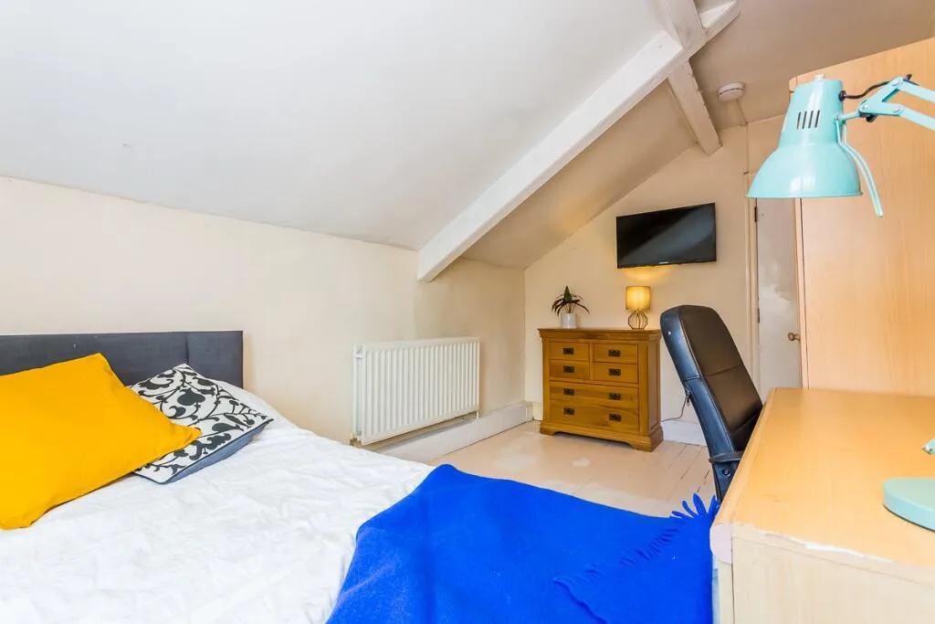 6 bedroom house for rent