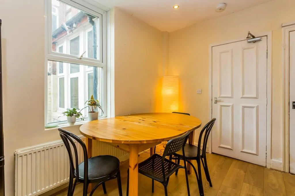 6 bedroom house for rent
