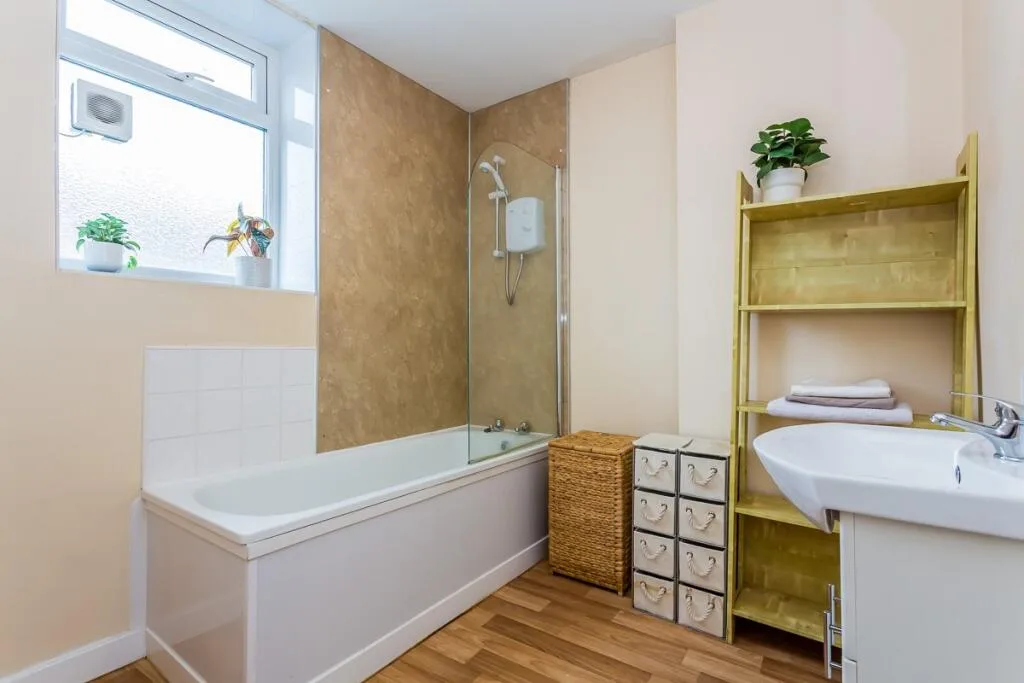 6 bedroom house for rent