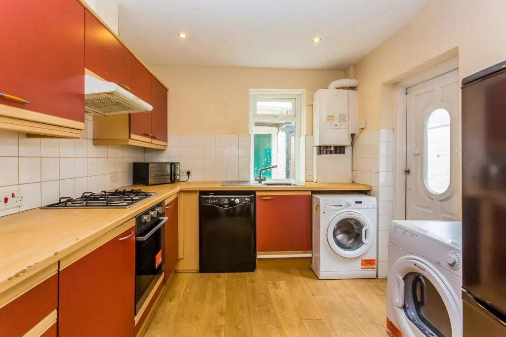 6 bedroom house for rent