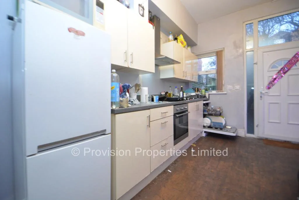 6 bedroom terraced house for rent