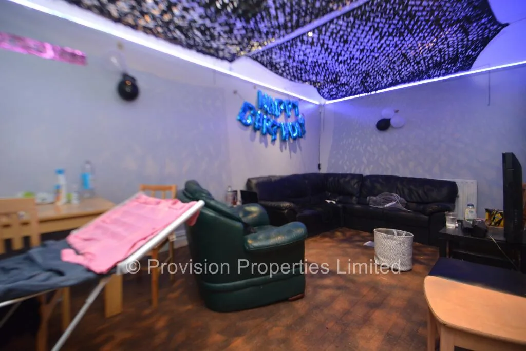 6 bedroom terraced house for rent