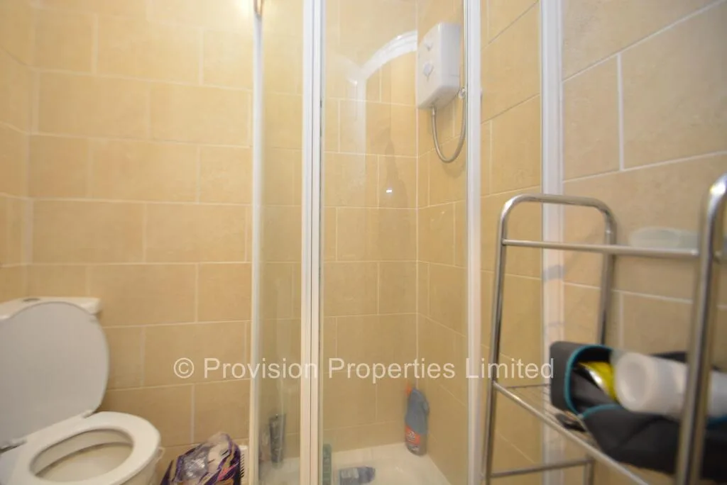 6 bedroom terraced house for rent