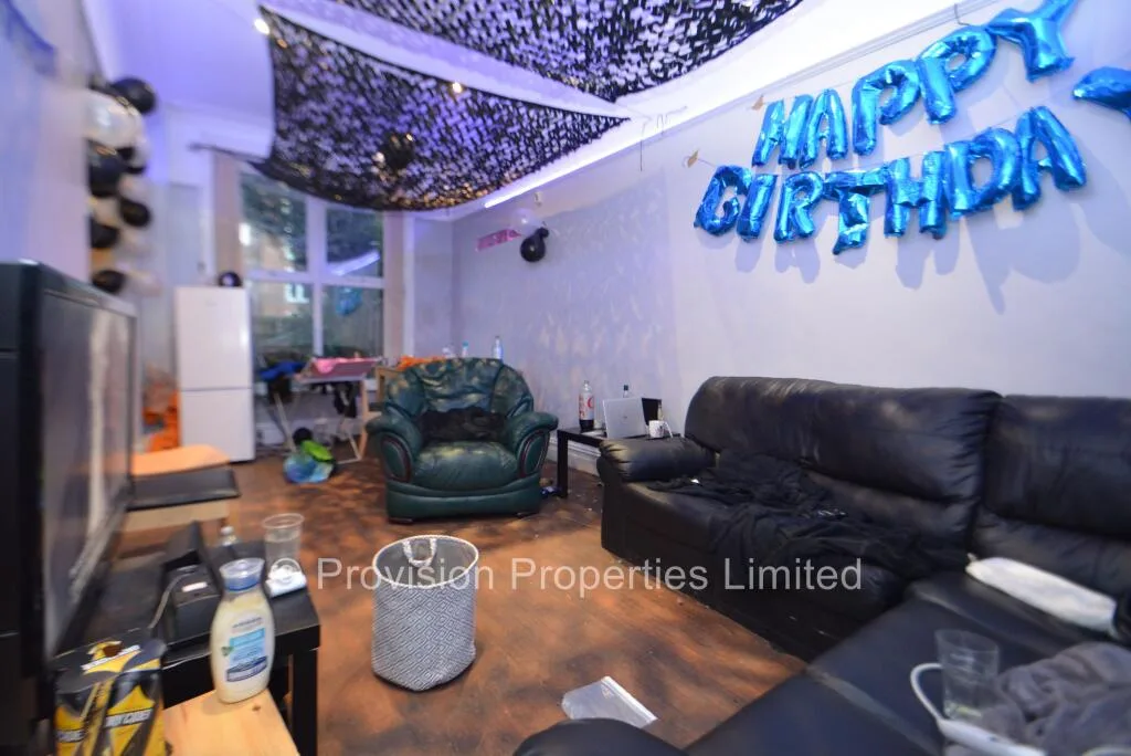 6 bedroom terraced house for rent