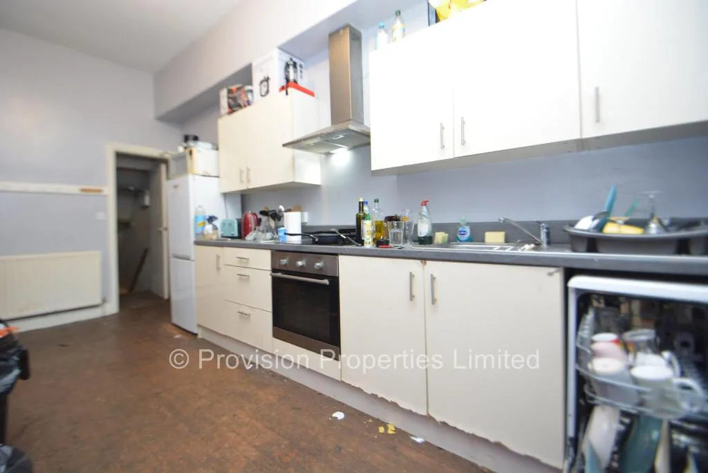 6 bedroom terraced house for rent