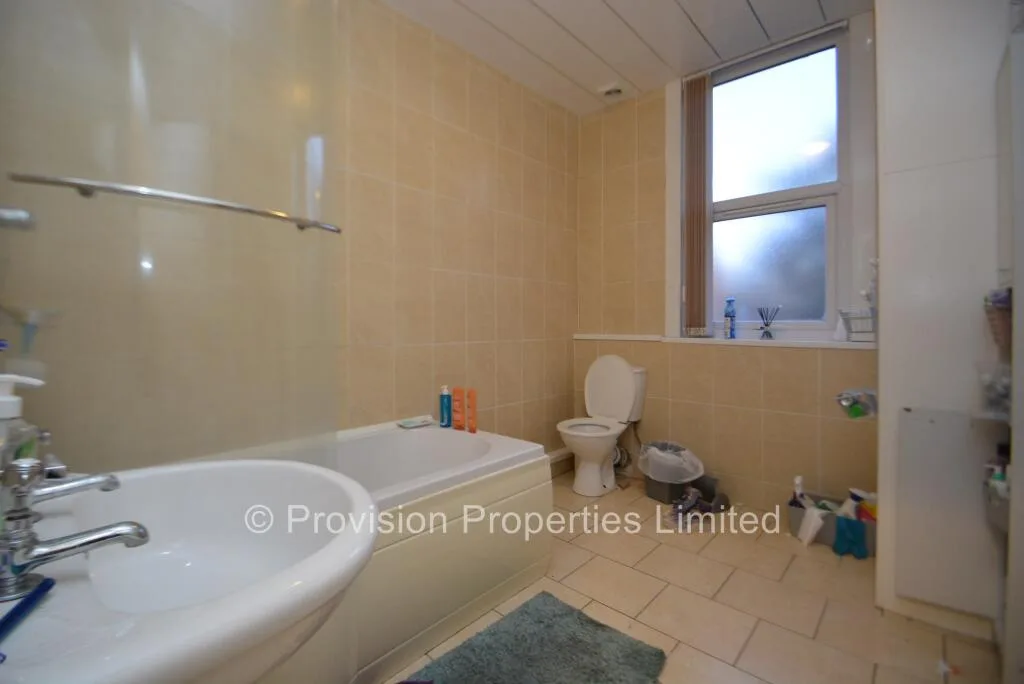 6 bedroom terraced house for rent