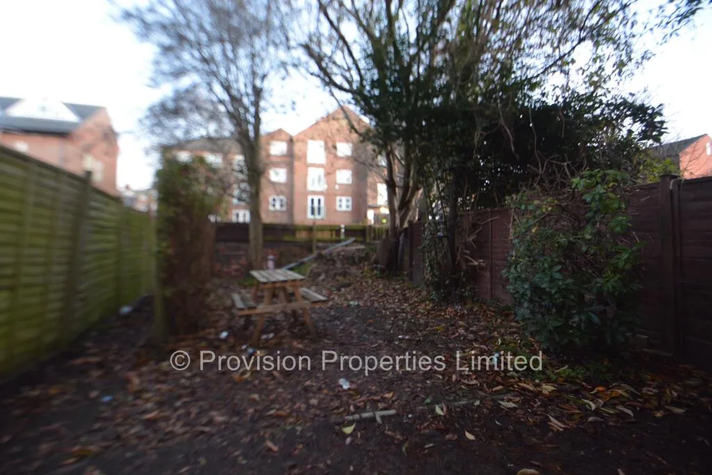 6 bedroom terraced house for rent