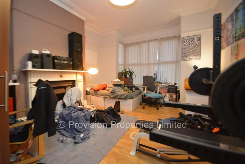6 bedroom terraced house for rent