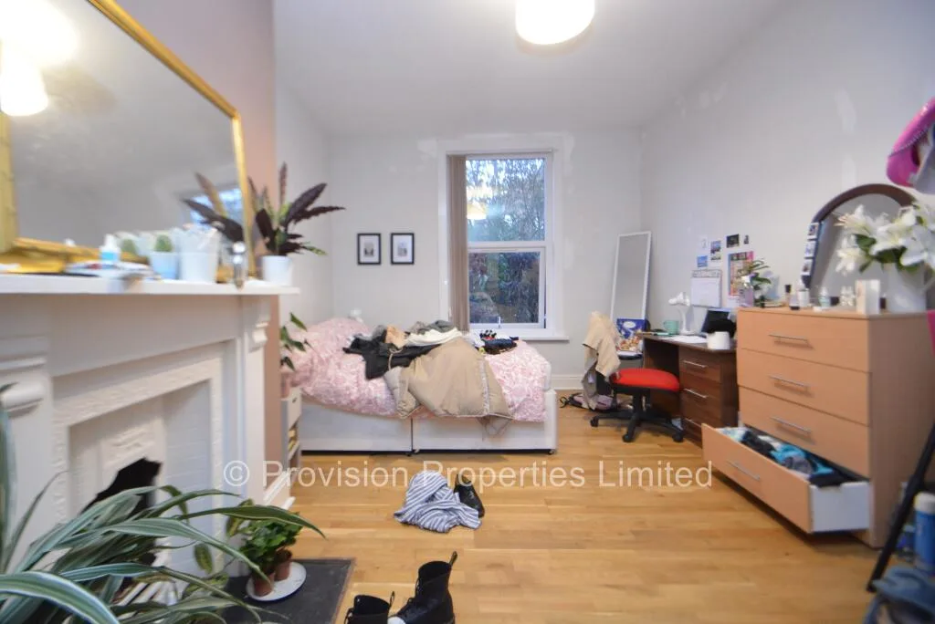 6 bedroom terraced house for rent
