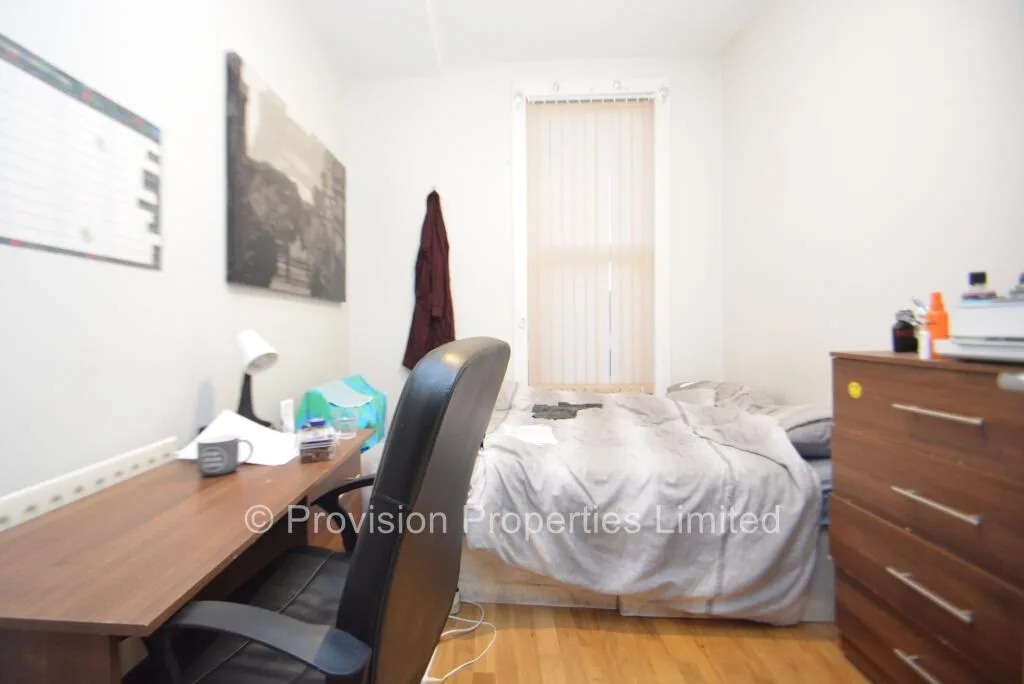 6 bedroom terraced house for rent