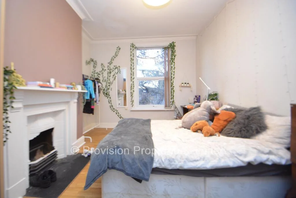 6 bedroom terraced house for rent