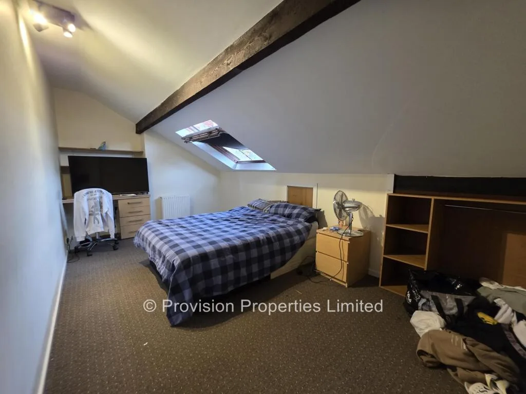 8 bedroom terraced house for rent