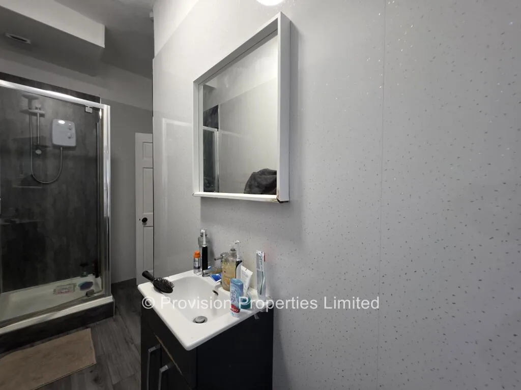 8 bedroom terraced house for rent