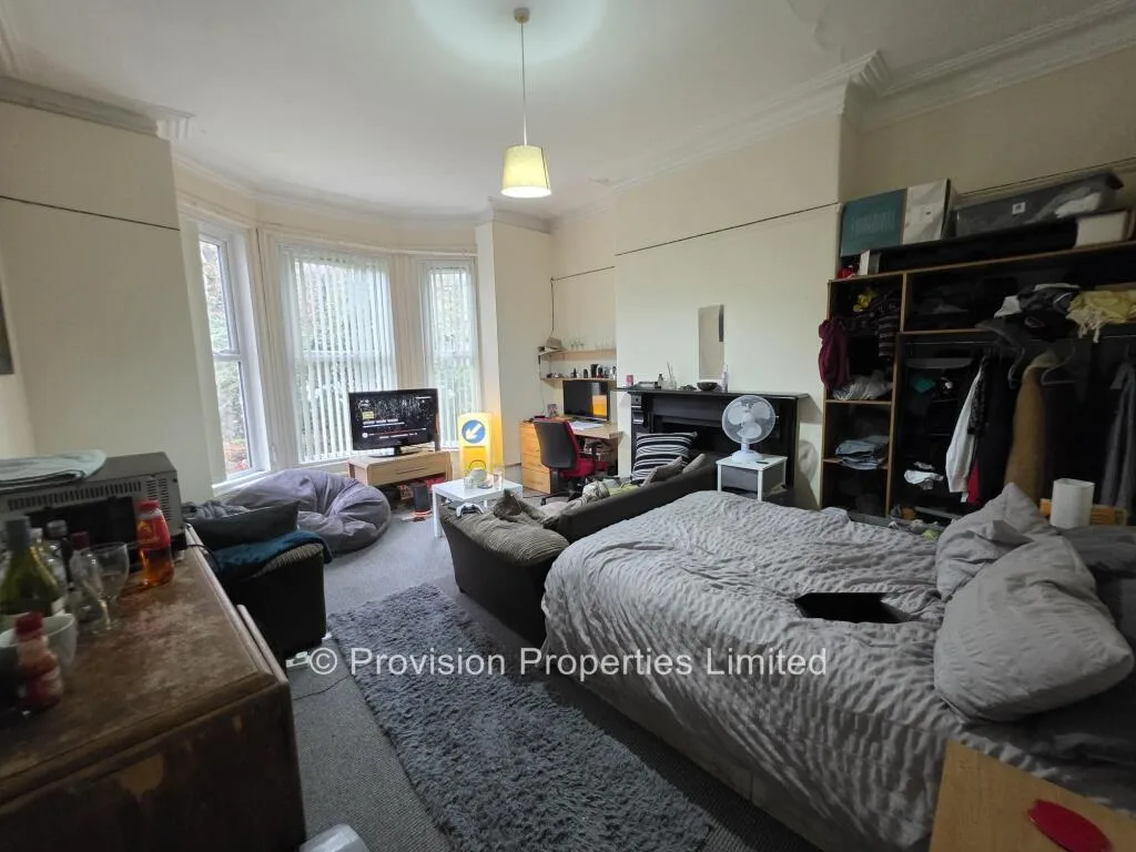 8 bedroom terraced house for rent