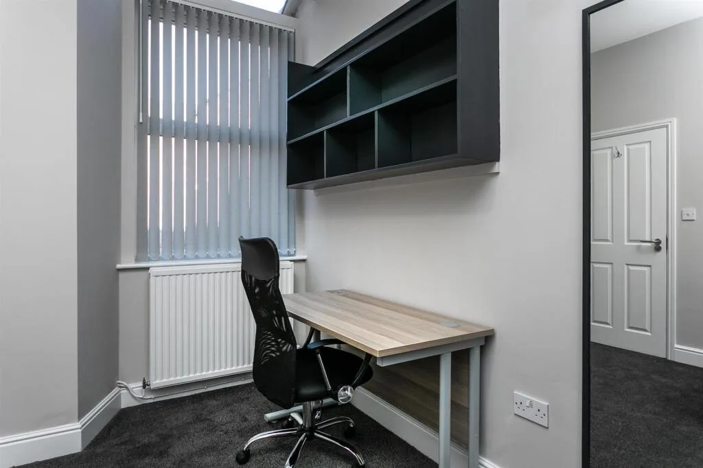 5 bedroom end of terrace house for rent
