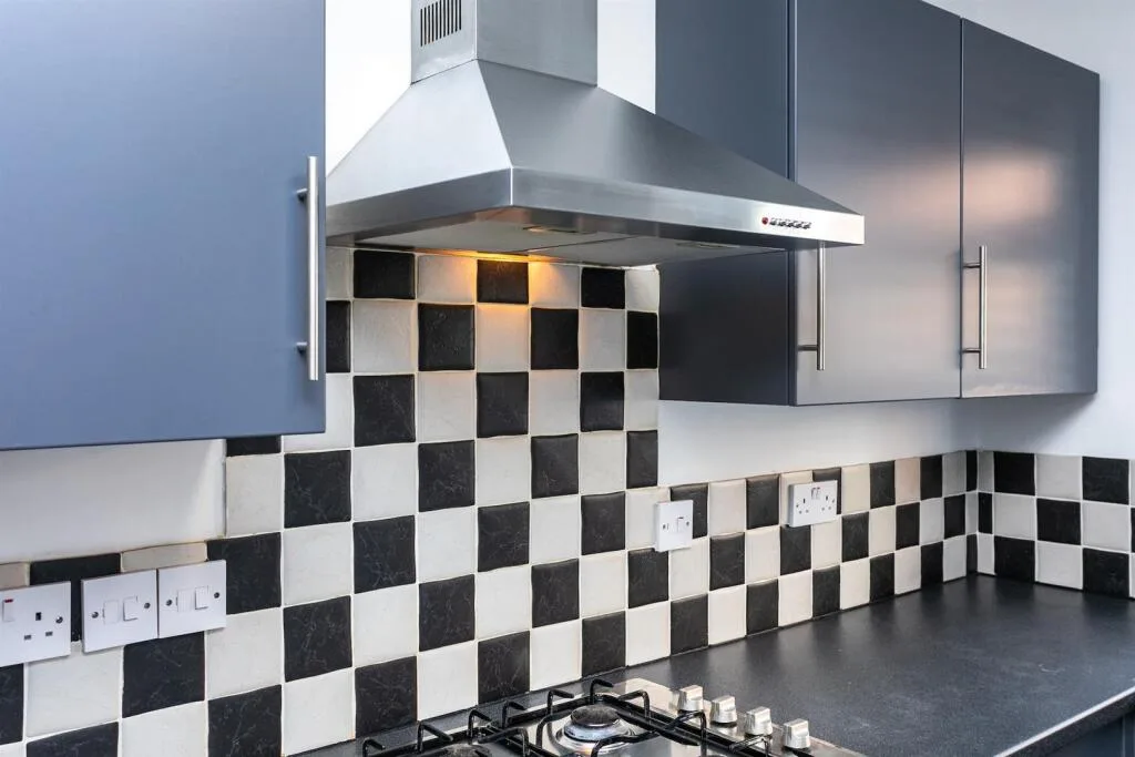 5 bedroom end of terrace house for rent