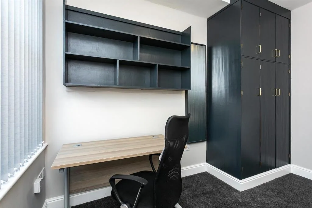 5 bedroom end of terrace house for rent