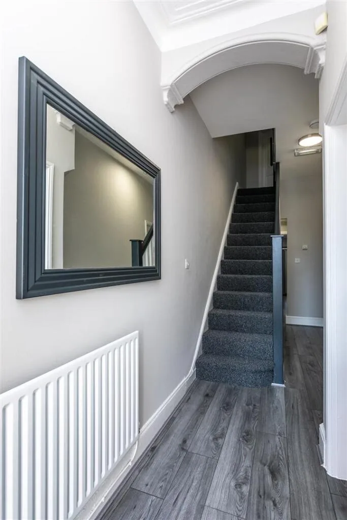5 bedroom end of terrace house for rent