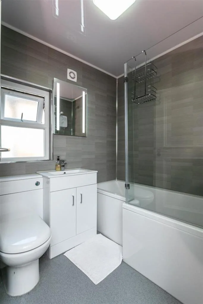 5 bedroom end of terrace house for rent
