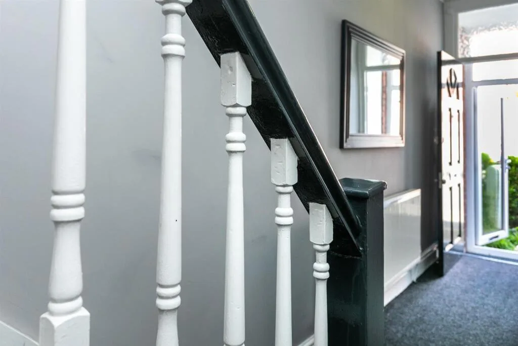 5 bedroom end of terrace house for rent