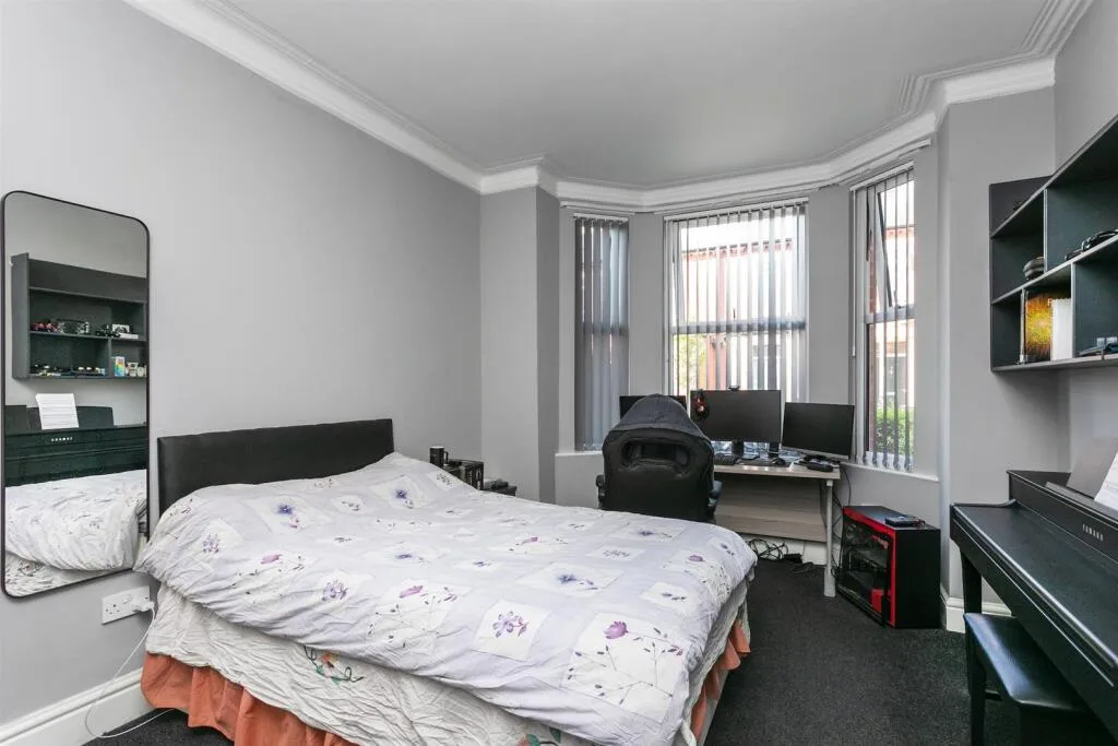 5 bedroom end of terrace house for rent