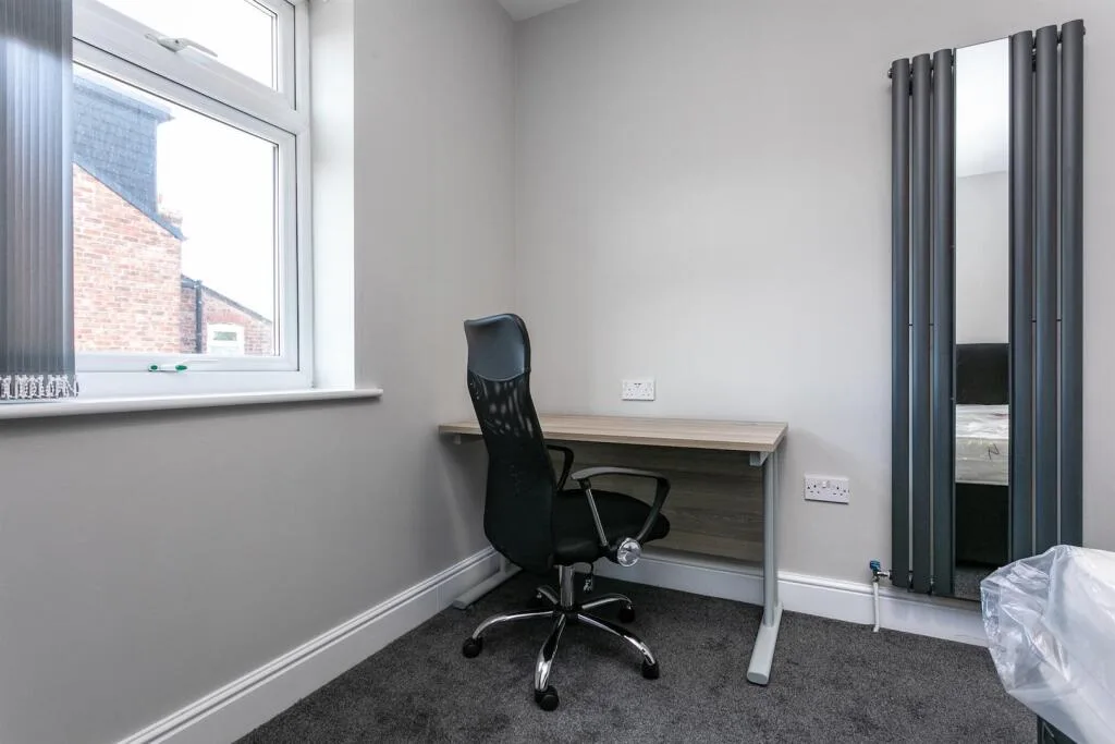 5 bedroom end of terrace house for rent