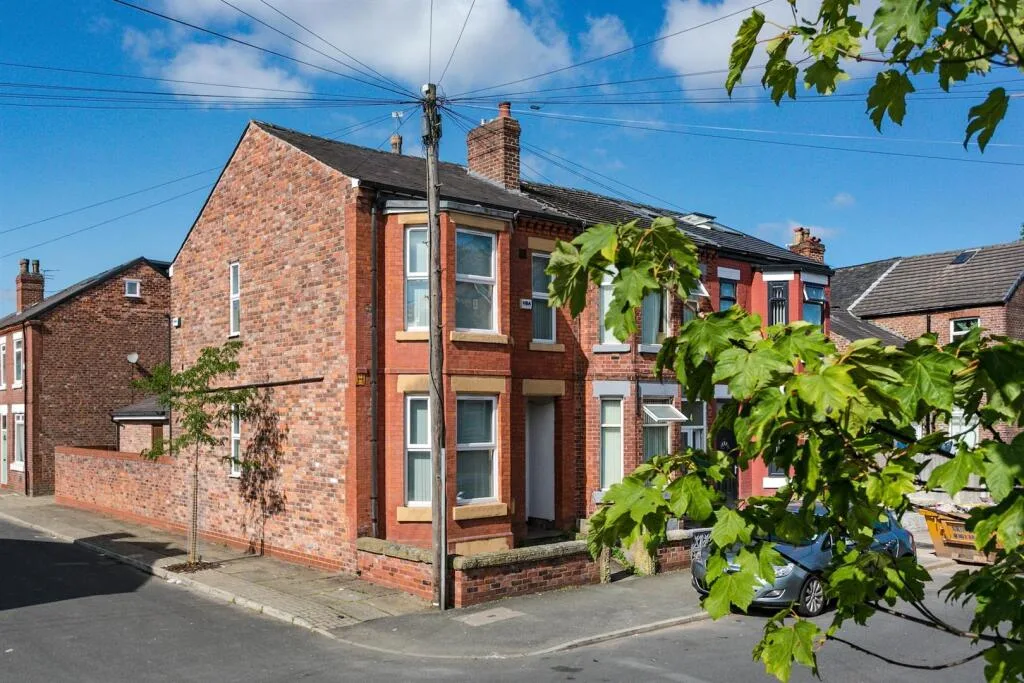 5 bedroom end of terrace house for rent