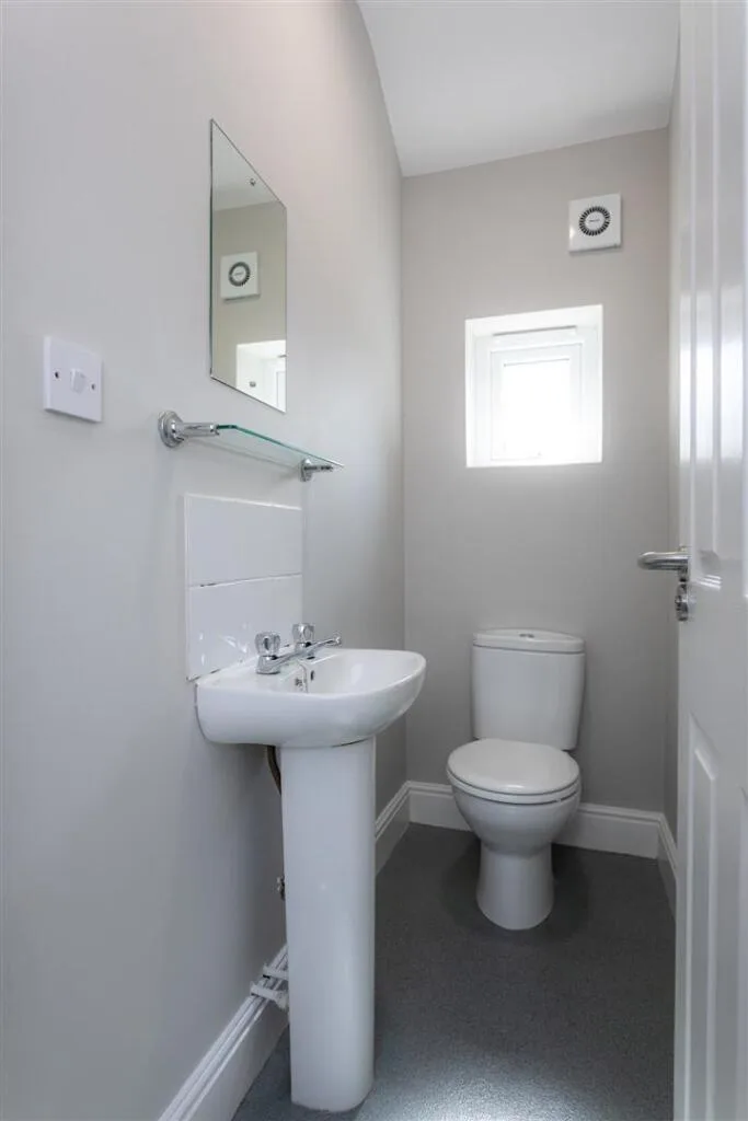 5 bedroom end of terrace house for rent