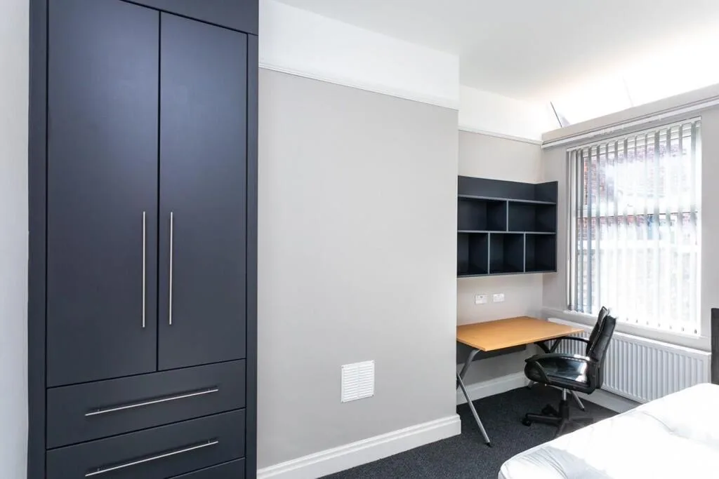 5 bedroom semi-detached house for rent