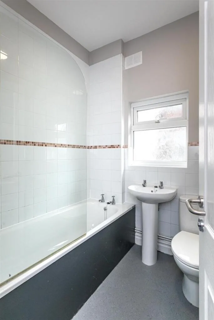 5 bedroom semi-detached house for rent